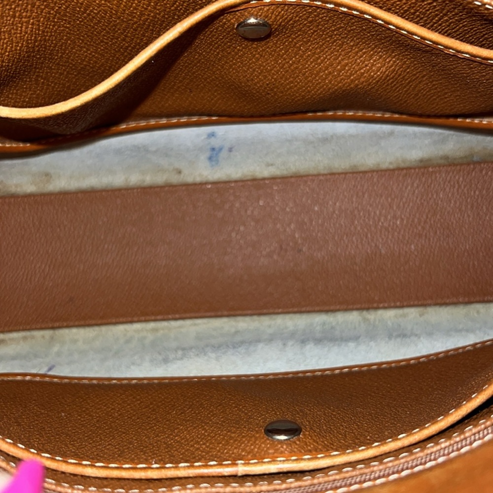 Vintage, Dooney and Bourke Handbag, Crossbody Style, All Weather leather - Picture 7 of 10